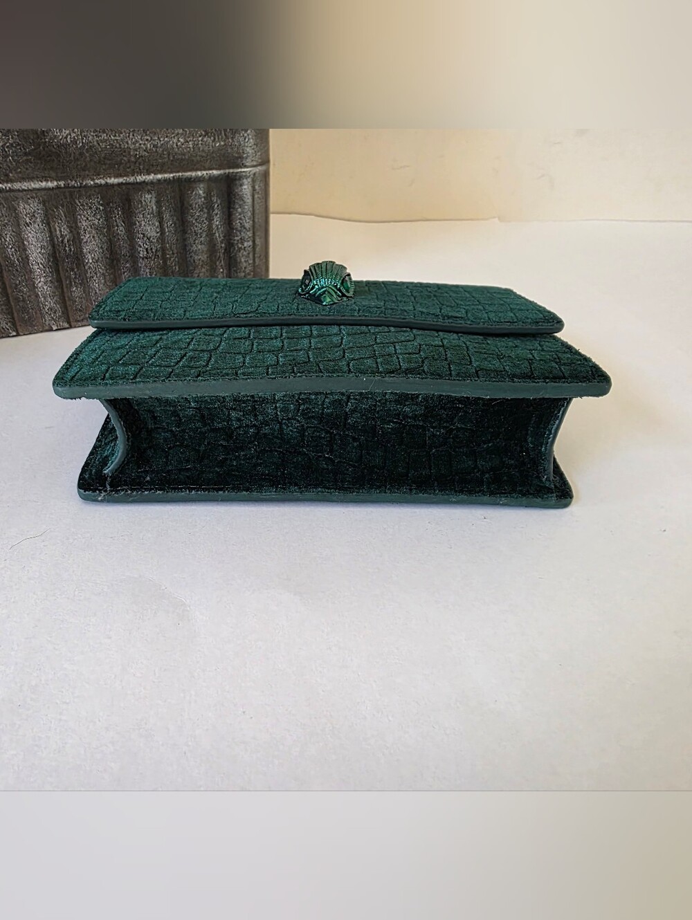 Kurt Geiger Shoreditch Small Emerald Green Velvet Crossbody Bag Mirror - Picture 9 of 15